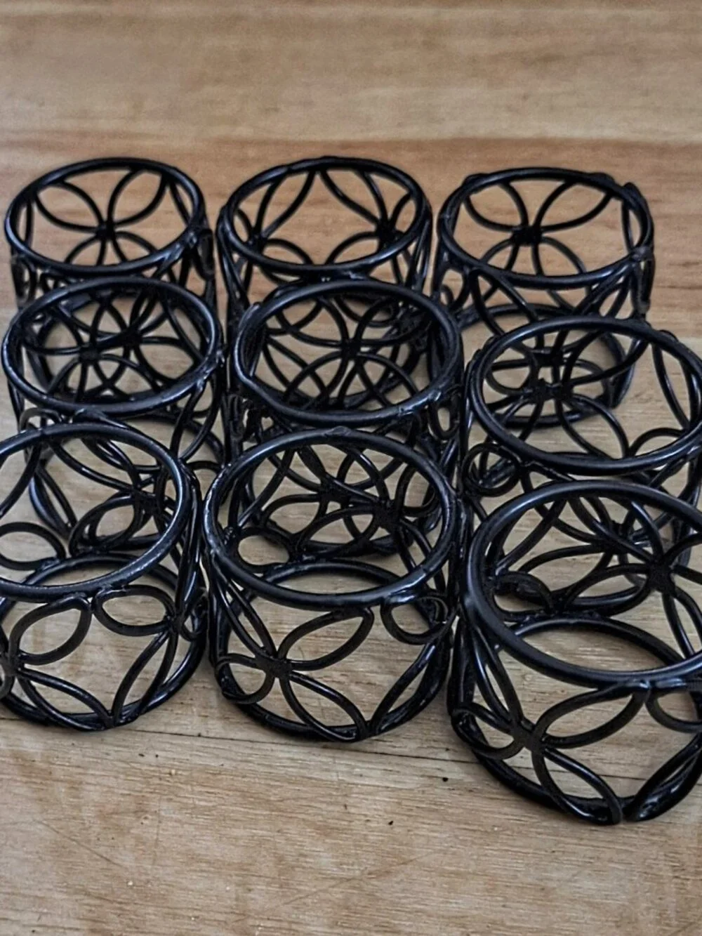 Vintage Pier 1 Satin Black Metal Scrollwork Napkin Rings Set of 9 EUC